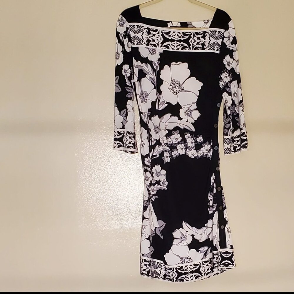 Everyday black-and-white stretchy dress with ¾ sleeves. Size L